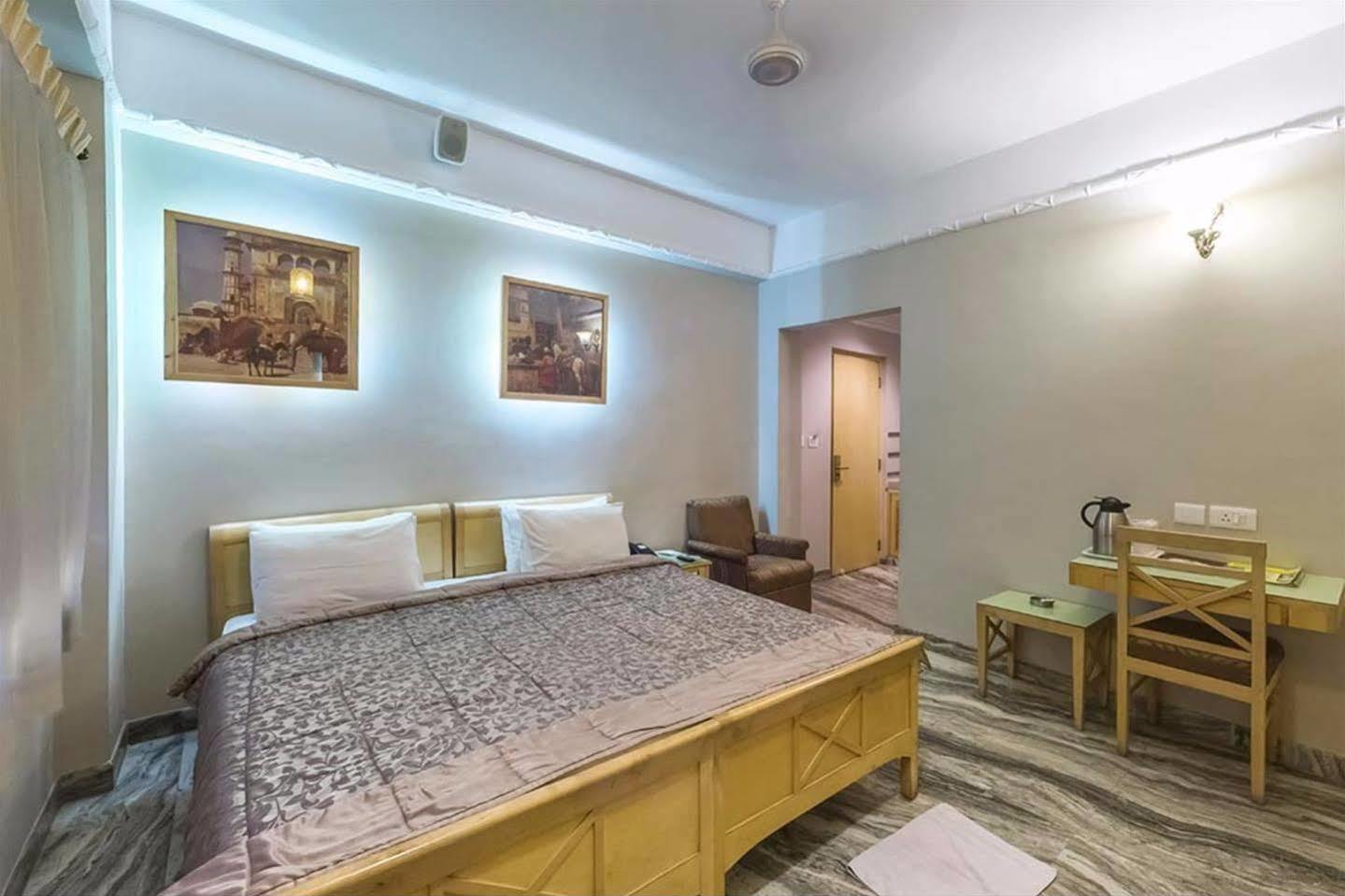 Treebo Komfort Suites, 3 Km From Mysore Palace Ngoại thất bức ảnh